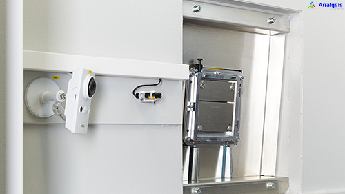 collimators-and-filters-of-x-ray-tube-of-comet-yxlon-ux50.jpg 工(gōng)業(yè)X射線是(shì)如(rú)何工(gōng)作(zuò)的(de)?